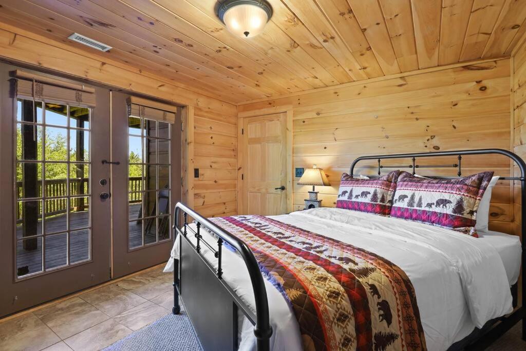 Sky High Lodge By Bk Stays. Large Cabin. Amazing Views. Game Room. Jacuzzi. Six Bedrooms. Sleeps 12 Блу Ридж Екстериор снимка
