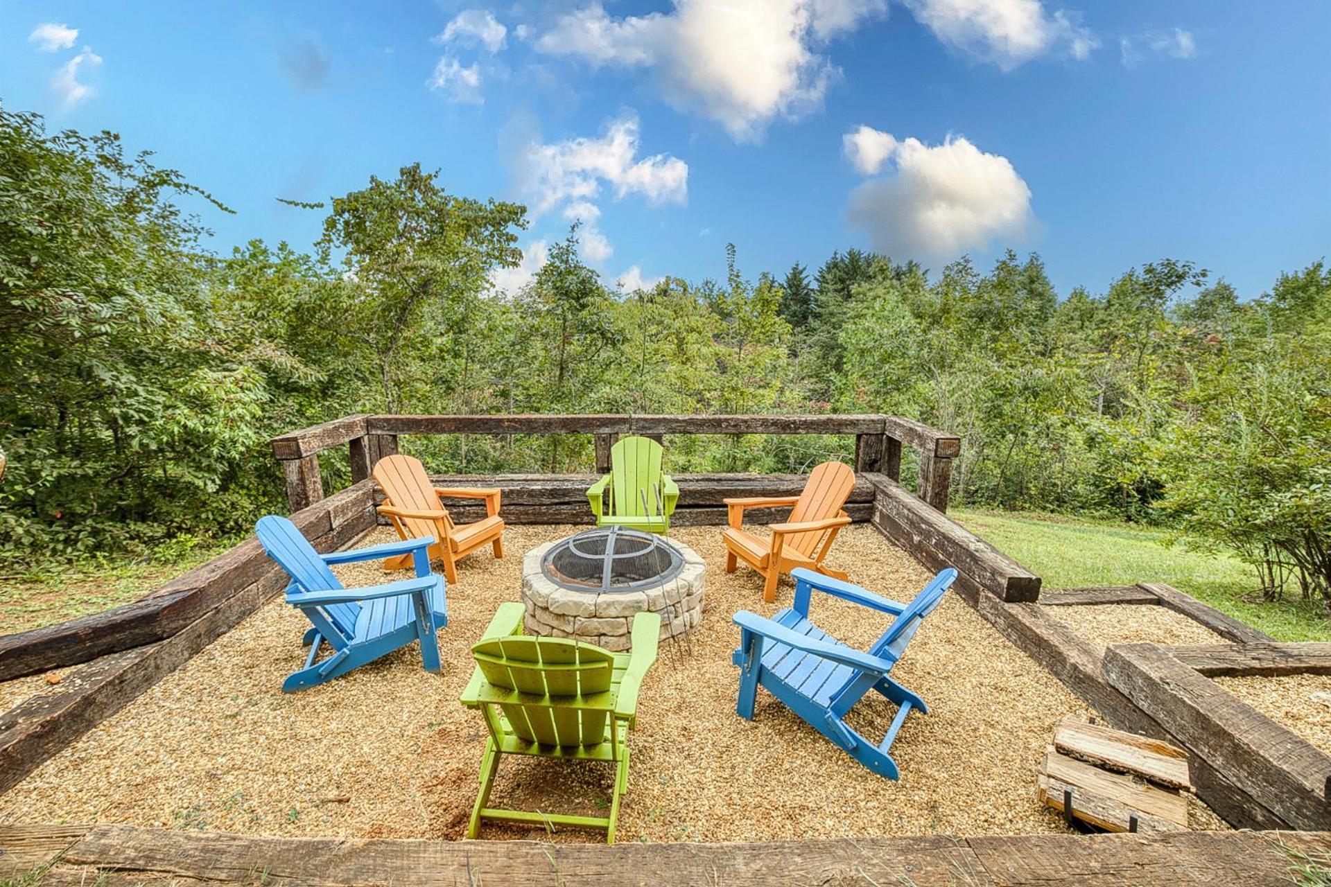 Sky High Lodge By Bk Stays. Large Cabin. Amazing Views. Game Room. Jacuzzi. Six Bedrooms. Sleeps 12 Блу Ридж Екстериор снимка