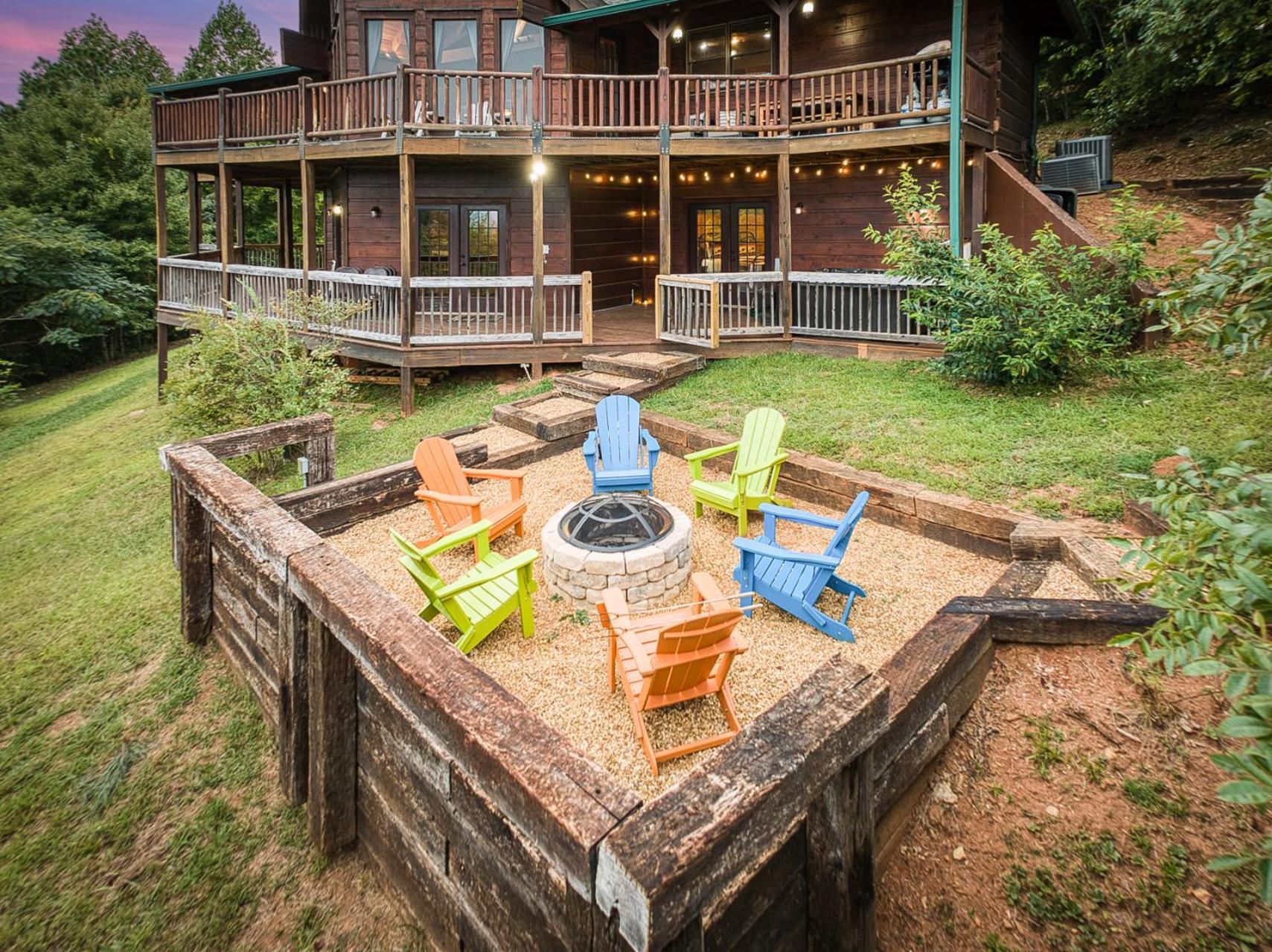 Sky High Lodge By Bk Stays. Large Cabin. Amazing Views. Game Room. Jacuzzi. Six Bedrooms. Sleeps 12 Блу Ридж Екстериор снимка