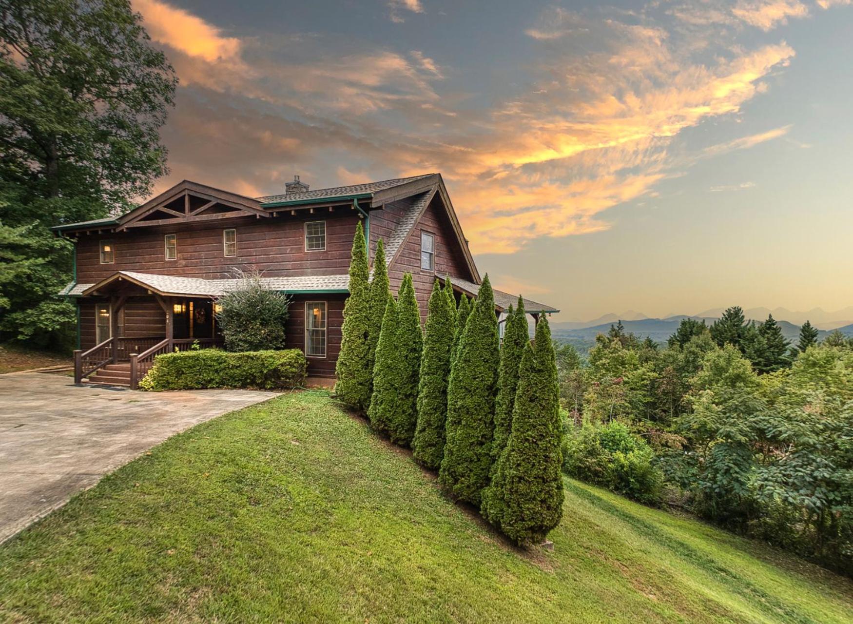 Sky High Lodge By Bk Stays. Large Cabin. Amazing Views. Game Room. Jacuzzi. Six Bedrooms. Sleeps 12 Блу Ридж Екстериор снимка