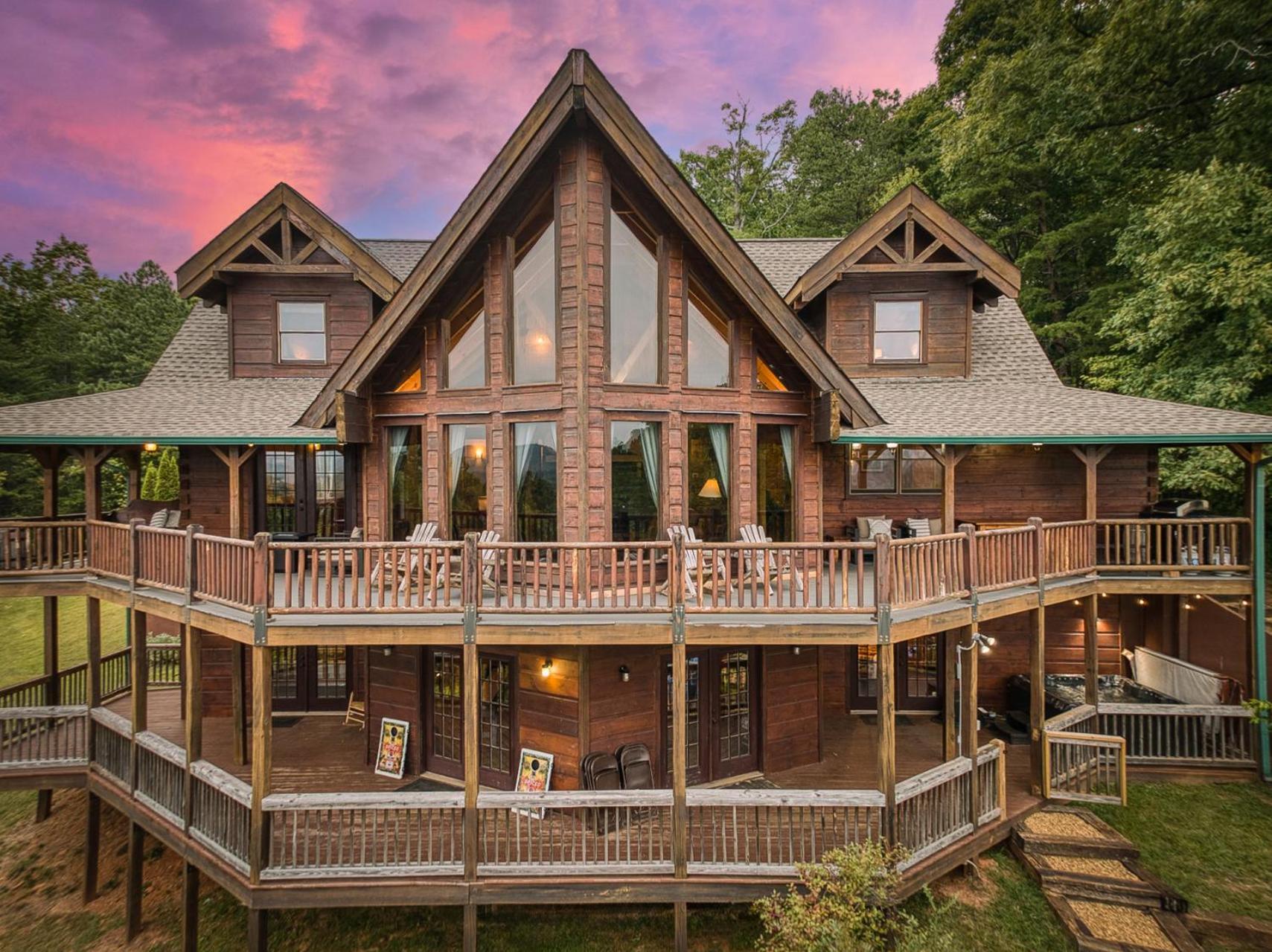 Sky High Lodge By Bk Stays. Large Cabin. Amazing Views. Game Room. Jacuzzi. Six Bedrooms. Sleeps 12 Блу Ридж Екстериор снимка