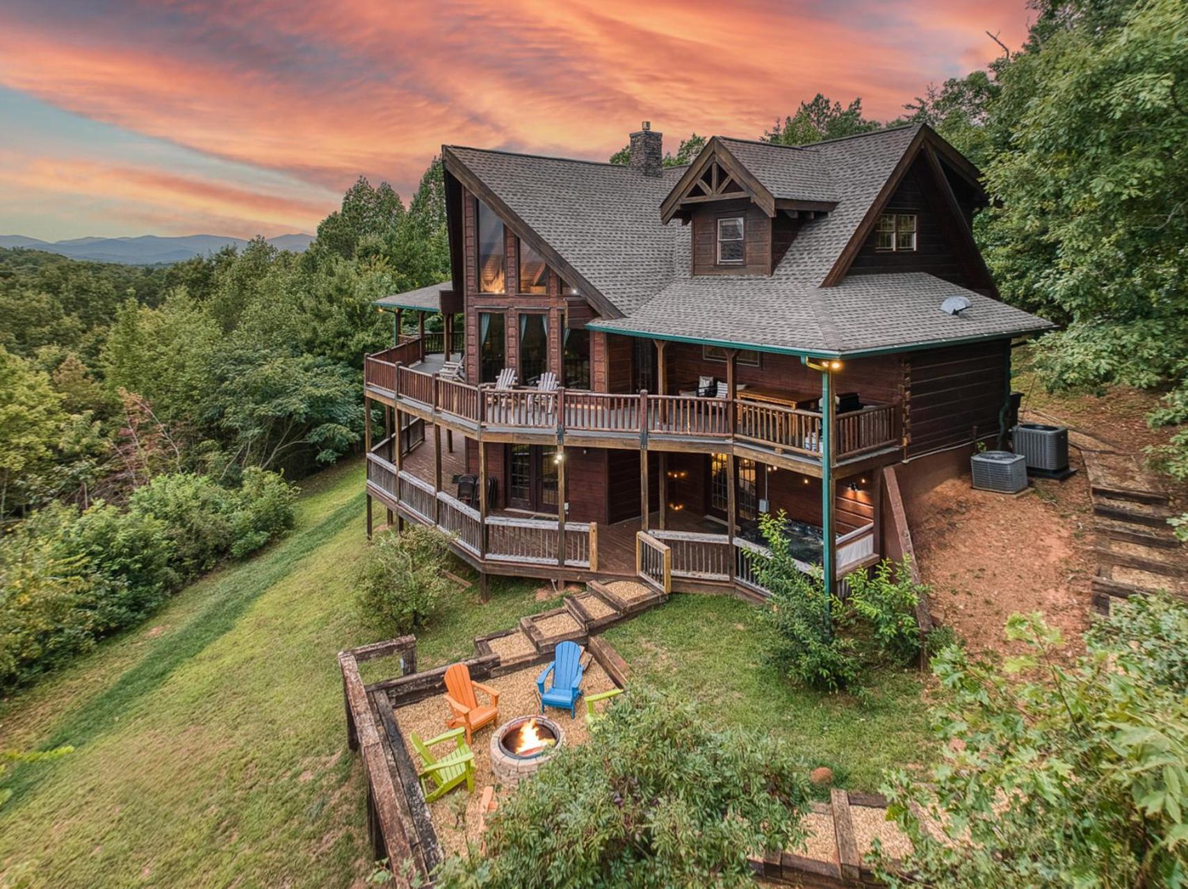 Sky High Lodge By Bk Stays. Large Cabin. Amazing Views. Game Room. Jacuzzi. Six Bedrooms. Sleeps 12 Блу Ридж Екстериор снимка